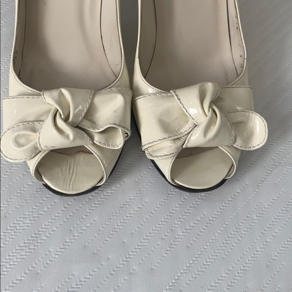 Stuart Weitzman heels with bows - Picture 6 of 8